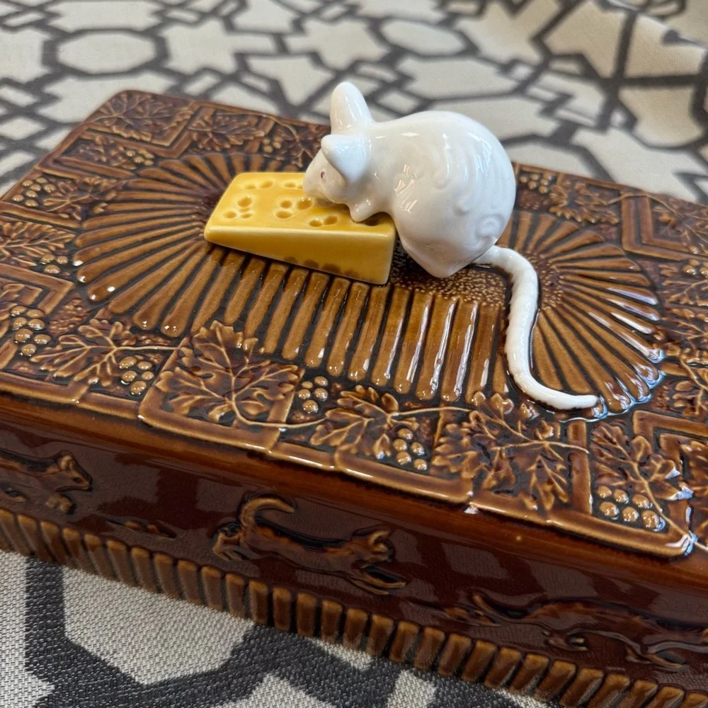 Abigails Portugal Brown Ceramic Cheese Dish Majolica Mouse Cats Lid Tray Artisan